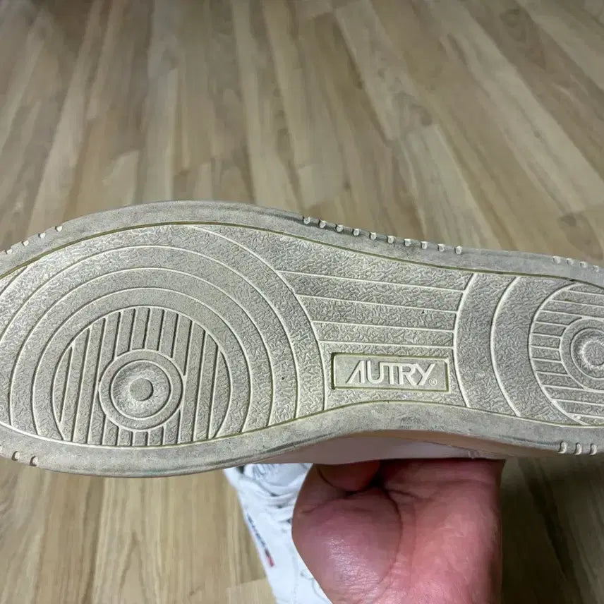 [BUNJANG] Autry Medalist White Goat Skin Sneakers / 오트리 메달리스트 화이트 고트스킨 44(280) 사이즈