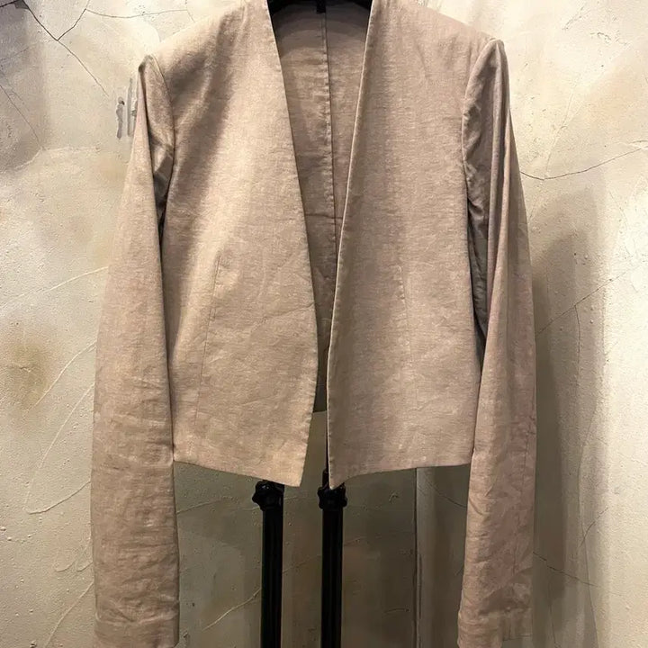 [SOLD OUT] 띠어리 린넨 비스코스 스판 노카라 자켓 55~날씬66