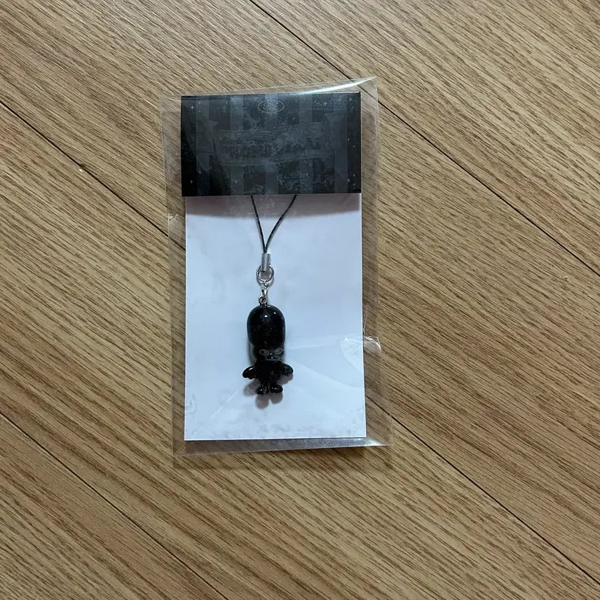 [BUNJANG] RIIZE Sohee Ddor-byeong Fame Exhibition Black Doll Strap Keyring Phone Charm / 미개봉)라이즈 소희 똘병 페임 전시회 블랙검정 인형 스트랩 키링 핸드폰줄