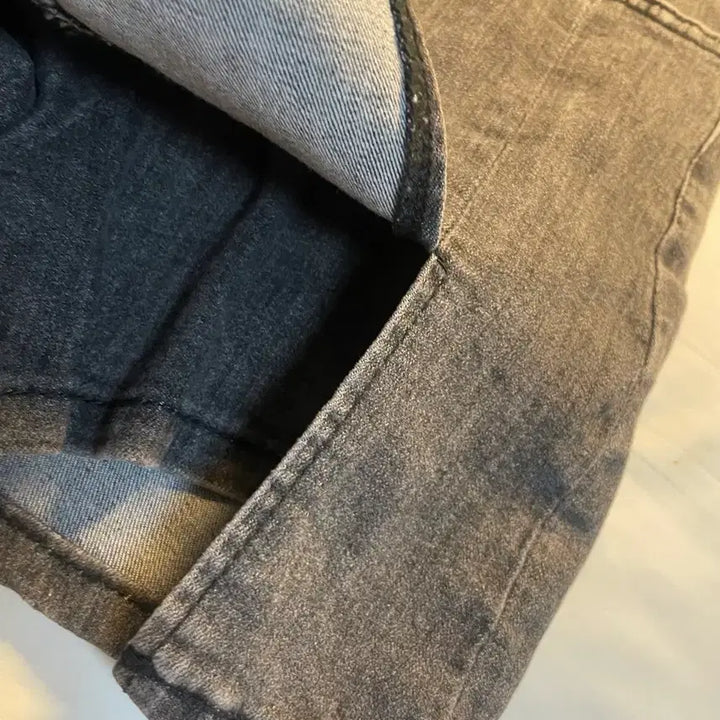 [BUNJANG] Black Denim Skirt with Slit Detail / 절개 포인트 흑청 데님 스커트 속바지 내장