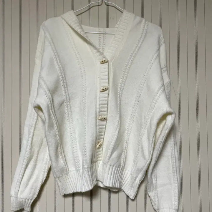[BUNJANG] Tteokbokki Ivory Hooded Knit / 떡볶이 단추 아이보리 후드 니트