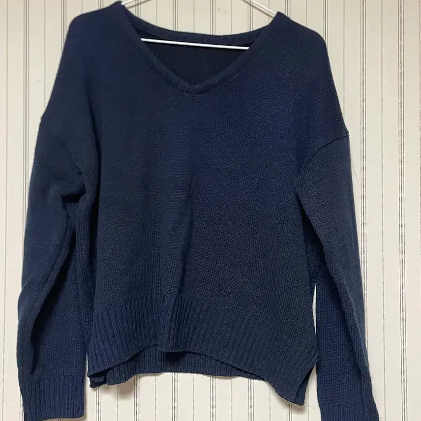 [SOLD OUT] 네이비 다크블루 브이넥 니트