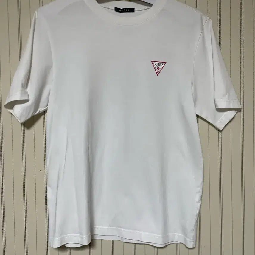 [BUNJANG] Guess Triangle Logo White T-shirt / 게스 삼각 로고 흰색 반팔티
