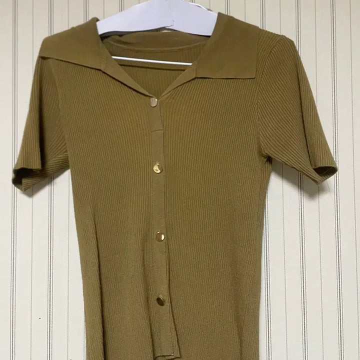 [BUNJANG] Kaki Slim Fit Golf Ribbed Short Sleeve Cardigan / 골지 반팔 카라넥 가디건 카키 슬림핏