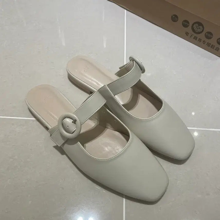 [BUNJANG] Buckle Point Mules (Ivory, 235mm) / 버클 포인트 뮬 (아이보리/235)