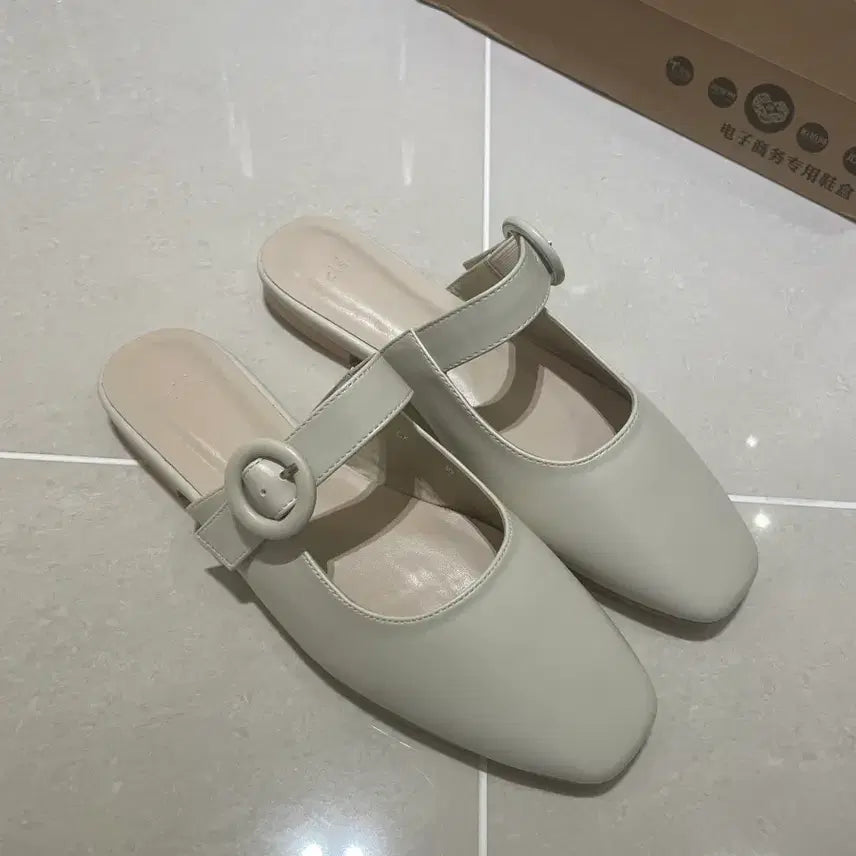[BUNJANG] Buckle Point Mules (Ivory, 235mm) / 버클 포인트 뮬 (아이보리/235)
