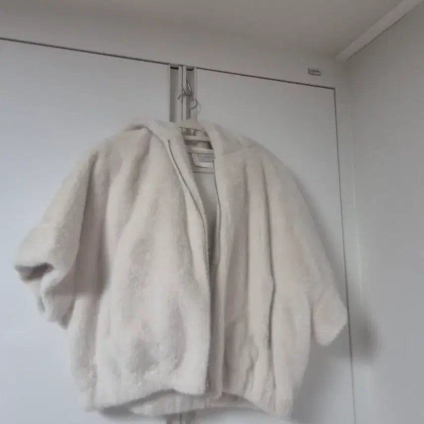 [BUNJANG] elnouer Faux Fur Hooded Jumper / elnouer 엘루에 인조퍼 후드점퍼