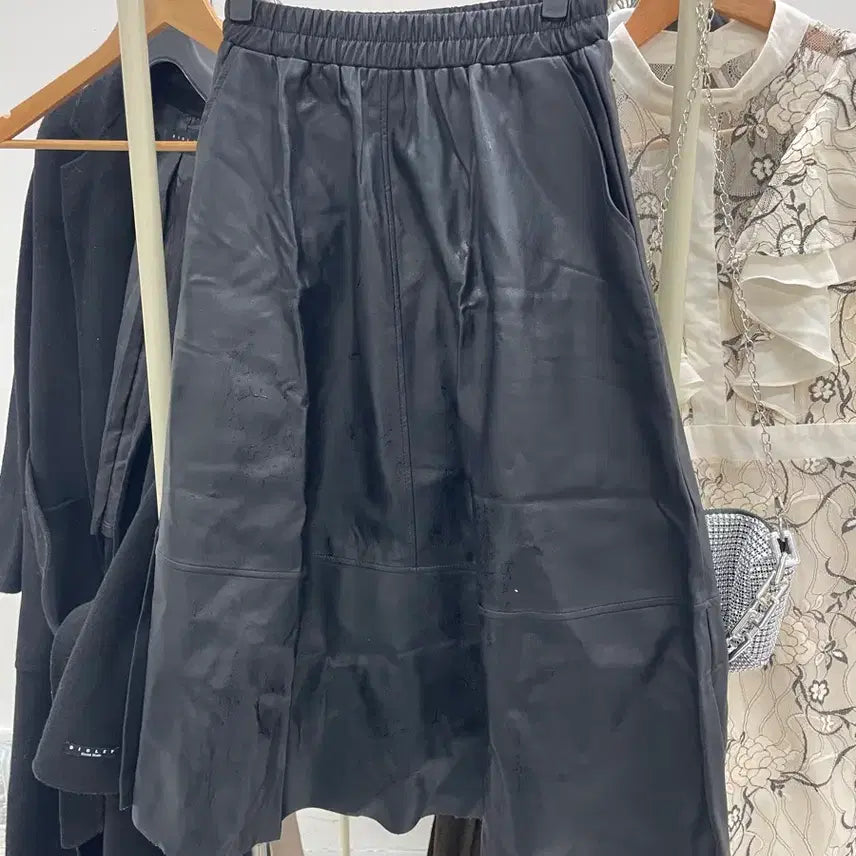 [BUNJANG] Black Leather Midi Skirt / 레더블랙스커트