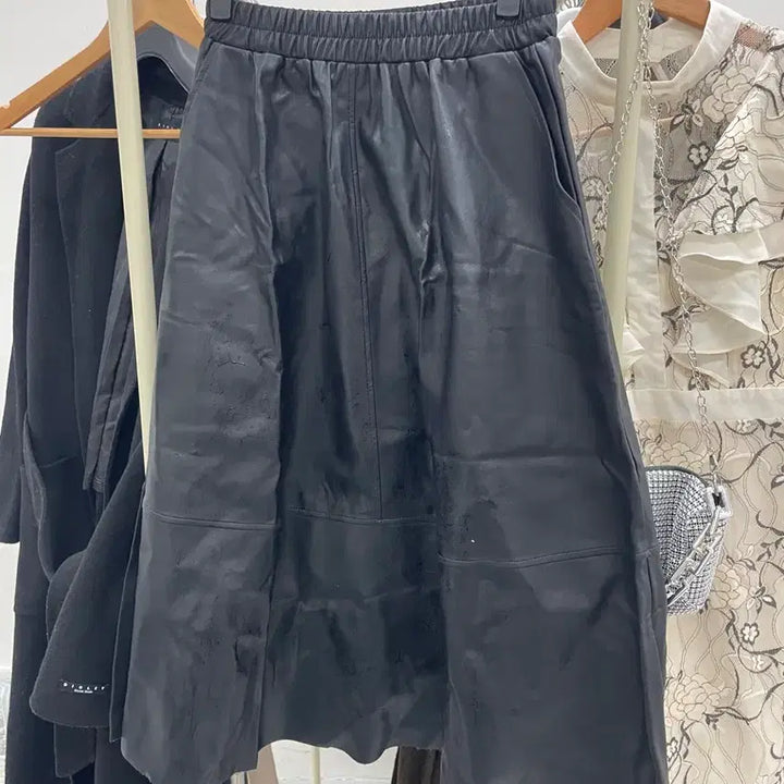 [BUNJANG] Black Leather Midi Skirt / 레더블랙스커트