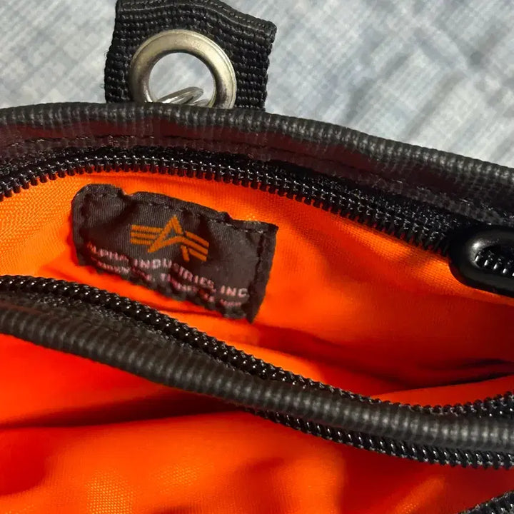 [BUNJANG] Alpha Industries Crossbody Bag / 알파인더스트리 크로스백