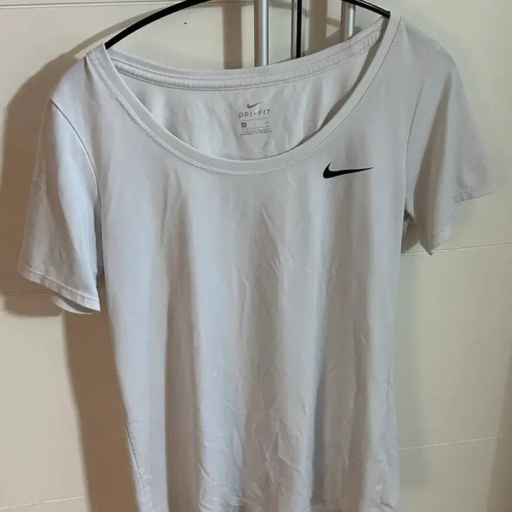 [BUNJANG] Nike Dri-FIT Semi-Off-Shoulder T-shirt / 나이키 드라이핏 반팔