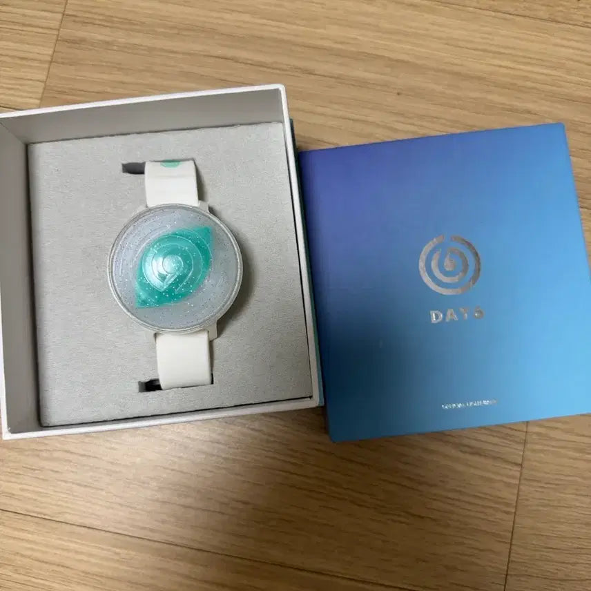 [BUNJANG] Day6 Made Watch 1st Generation Smartwatch / 데이식스 마데워치1 마데워치 1세대