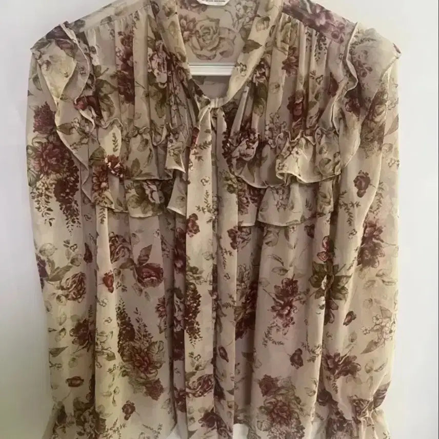 [SOLD OUT] 플라워 쉬폰 블라우스