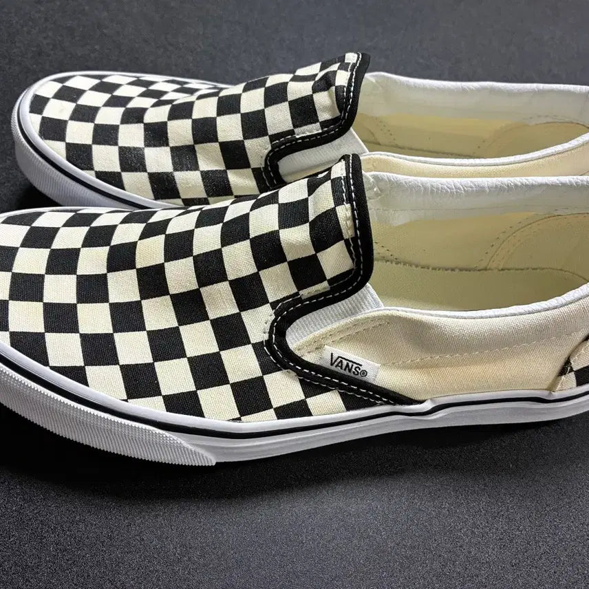[BUNJANG] Vans Core Classic Slip-On Checkerboard Sneakers / 반스 코어클래식 슬립온 체커보드 270