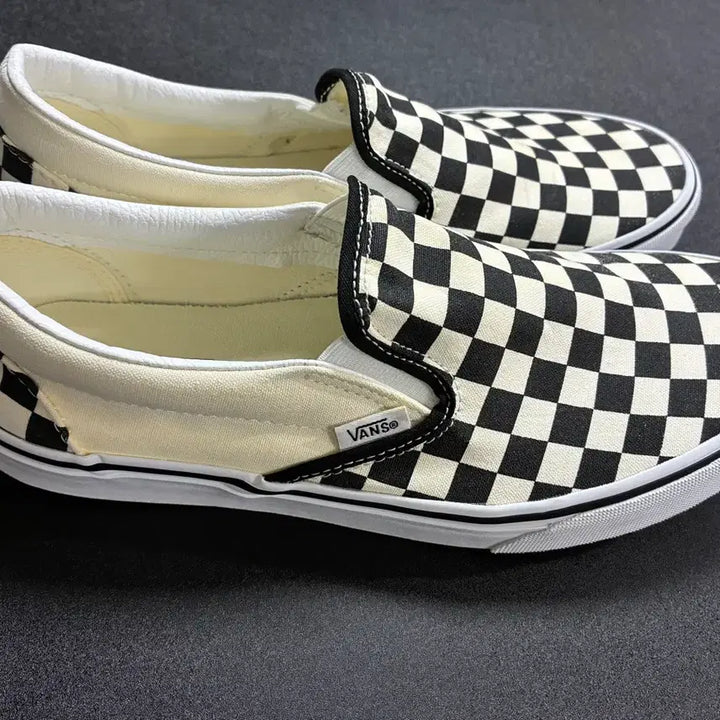 [BUNJANG] Vans Core Classic Slip-On Checkerboard Sneakers / 반스 코어클래식 슬립온 체커보드 270