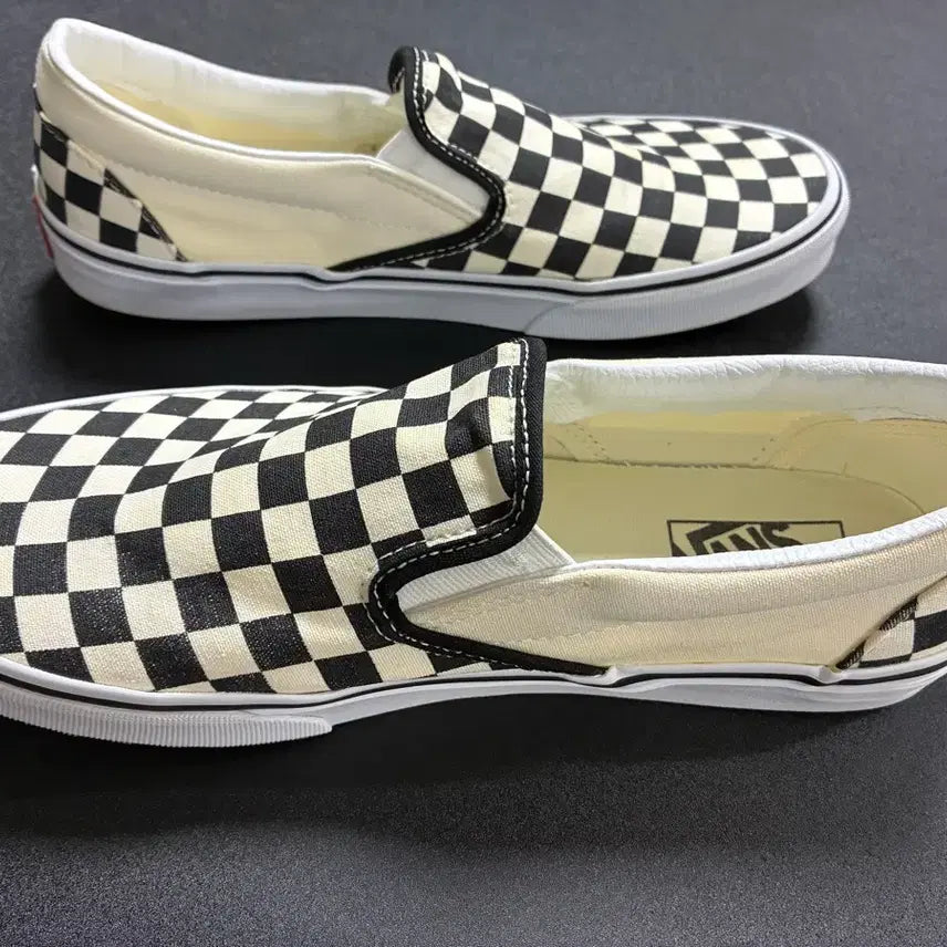 [BUNJANG] Vans Core Classic Slip-On Checkerboard Sneakers / 반스 코어클래식 슬립온 체커보드 270