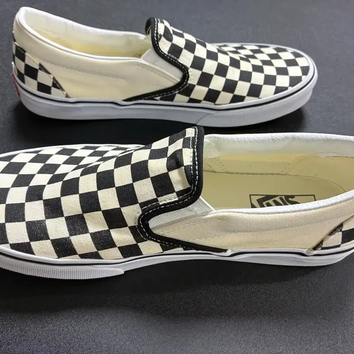[BUNJANG] Vans Core Classic Slip-On Checkerboard Sneakers / 반스 코어클래식 슬립온 체커보드 270