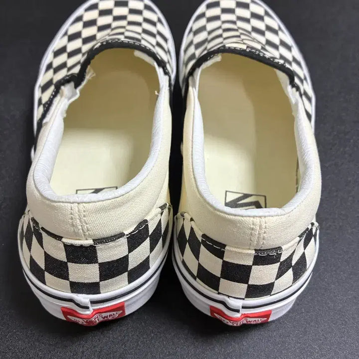 [BUNJANG] Vans Core Classic Slip-On Checkerboard Sneakers / 반스 코어클래식 슬립온 체커보드 270