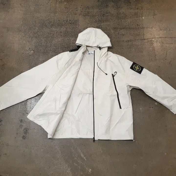[BUNJANG] Stone Island Windbreaker White XL New / 스톤아일랜드 바람막이 XL 아이보리 새상품