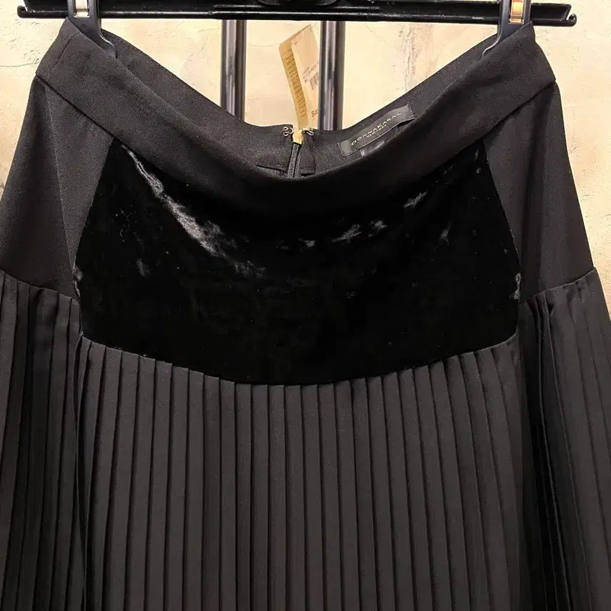 [BUNJANG] Donna Karan Pleated Lace Skirt / 도나카란 플리츠 레이스 스커트 55~66
