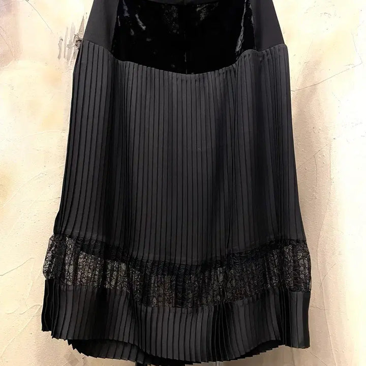 [BUNJANG] Donna Karan Pleated Lace Skirt / 도나카란 플리츠 레이스 스커트 55~66