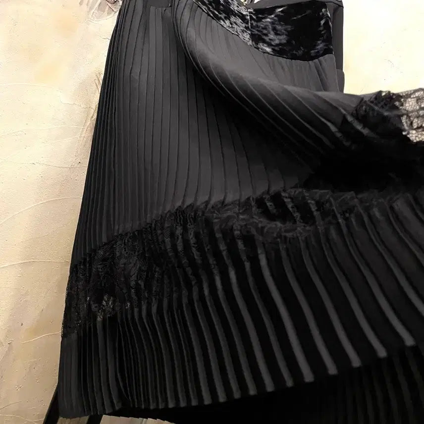 [BUNJANG] Donna Karan Pleated Lace Skirt / 도나카란 플리츠 레이스 스커트 55~66