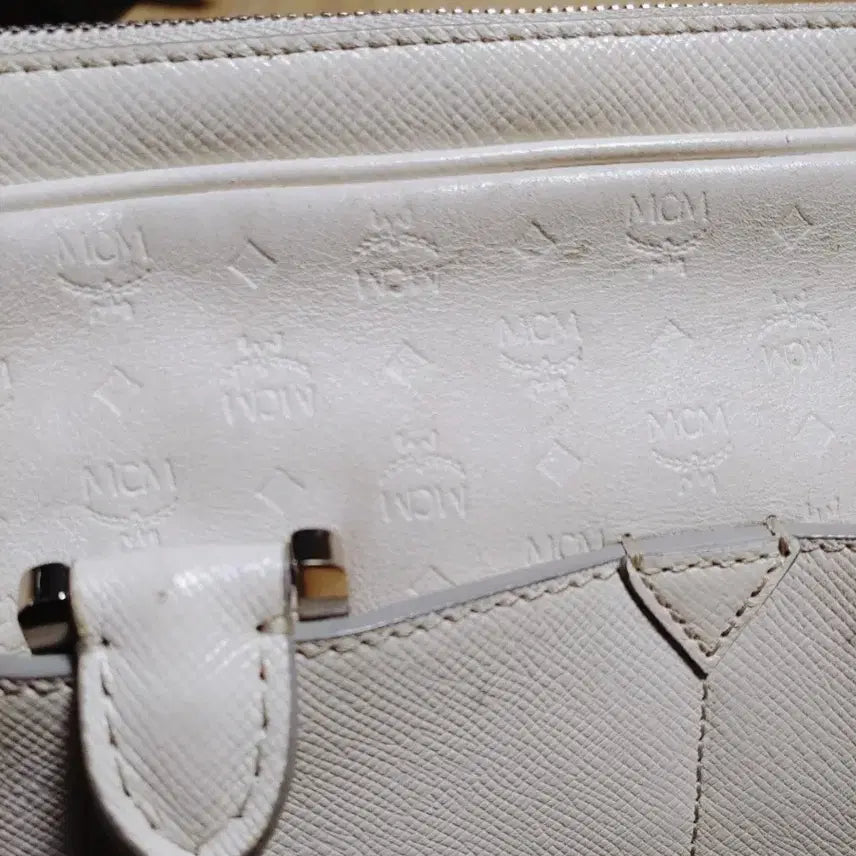[BUNJANG] MCM White L Briefcase Cowhide Leather / mcm 화이트 L 브리프케이스 소가죽 5/13 서류가방