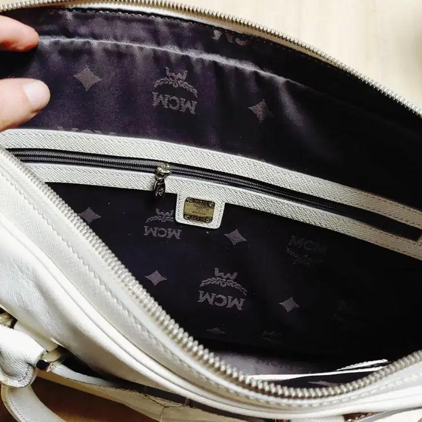 [BUNJANG] MCM White L Briefcase Cowhide Leather / mcm 화이트 L 브리프케이스 소가죽 5/13 서류가방