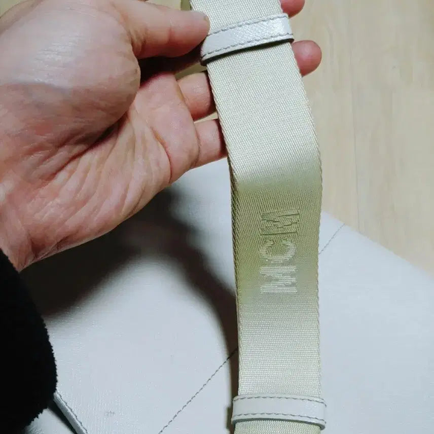 [BUNJANG] MCM White L Briefcase Cowhide Leather / mcm 화이트 L 브리프케이스 소가죽 5/13 서류가방