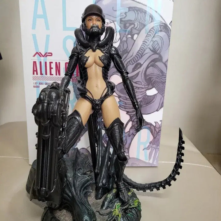 [BUNJANG] Hot Toys MMS 602 Alien Queen (1/6 Scale) Figure - Limited Edition / 핫토이 미소녀 에일리언걸 피규어 .(한정판).