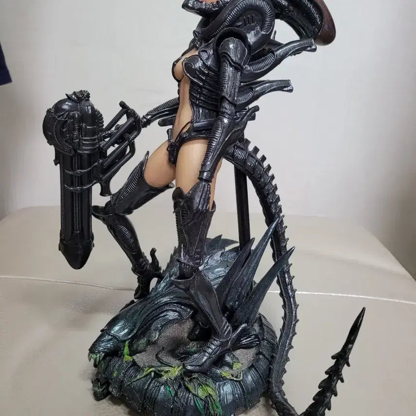 [BUNJANG] Hot Toys MMS 602 Alien Queen (1/6 Scale) Figure - Limited Edition / 핫토이 미소녀 에일리언걸 피규어 .(한정판).