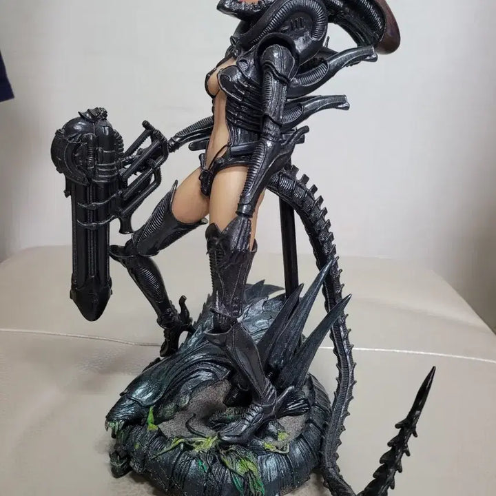 [BUNJANG] Hot Toys MMS 602 Alien Queen (1/6 Scale) Figure - Limited Edition / 핫토이 미소녀 에일리언걸 피규어 .(한정판).