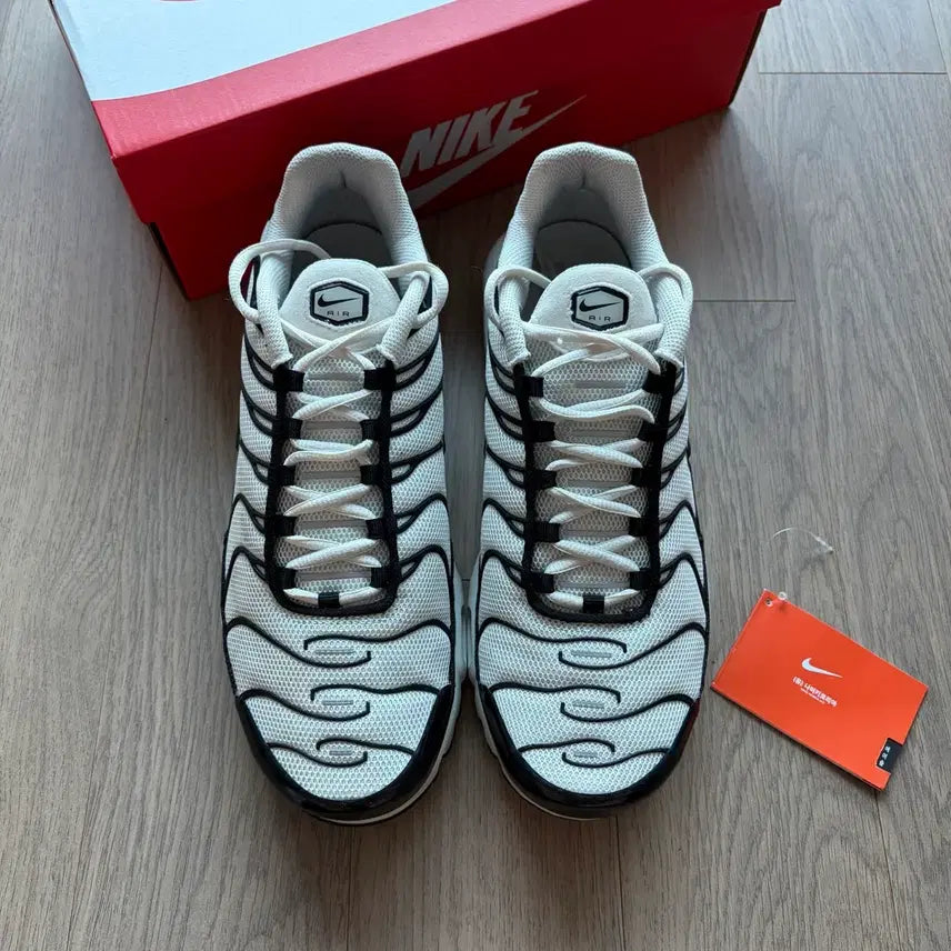 [BUNJANG] Nike Air Max Plus Essential Black White 280mm Sneakers / 나이키 에어맥스 플러스 에센셜 블랙 화이트 280mm