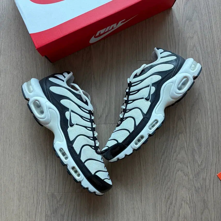 [BUNJANG] Nike Air Max Plus Essential Black White 280mm Sneakers / 나이키 에어맥스 플러스 에센셜 블랙 화이트 280mm