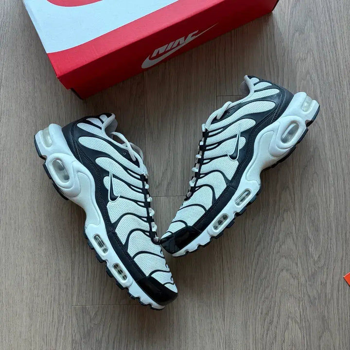 [BUNJANG] Nike Air Max Plus Essential Black White 280mm Sneakers / 나이키 에어맥스 플러스 에센셜 블랙 화이트 280mm