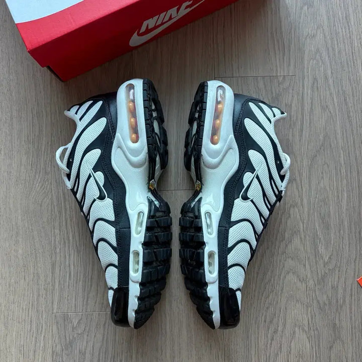 [BUNJANG] Nike Air Max Plus Essential Black White 280mm Sneakers / 나이키 에어맥스 플러스 에센셜 블랙 화이트 280mm