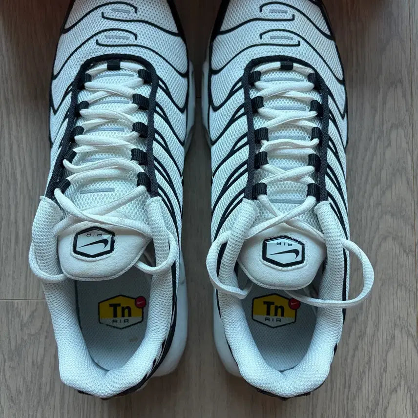 [BUNJANG] Nike Air Max Plus Essential Black White 280mm Sneakers / 나이키 에어맥스 플러스 에센셜 블랙 화이트 280mm