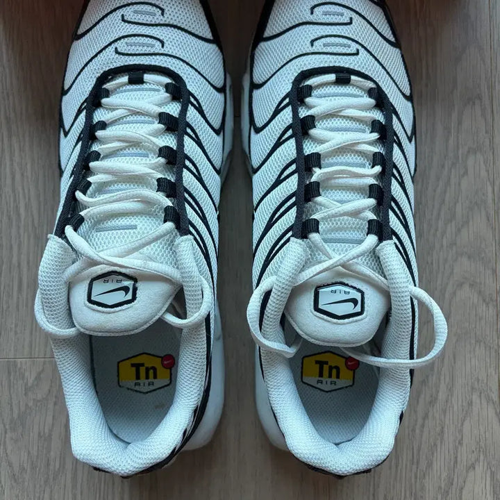 [BUNJANG] Nike Air Max Plus Essential Black White 280mm Sneakers / 나이키 에어맥스 플러스 에센셜 블랙 화이트 280mm