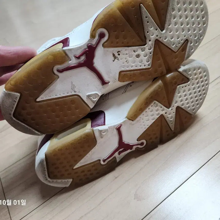 [BUNJANG] Nike Air Jordan 6 Maroon (225mm) Sneakers / 조던6 마룬 225사이즈 판매해요