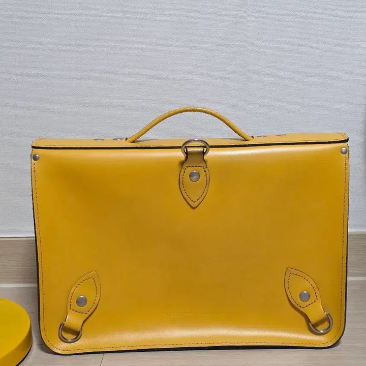 [BUNJANG] The Leather Satchel 15-Inch Leather Satchel Bag / (영국 브랜드, 실착 10회 이하) 더레더사첼 15인치