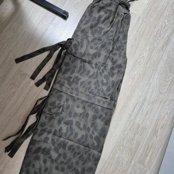 [BUNJANG] Manxiaobao Leopard Cargo Wide Pants / 카고 와이드 팬츠 레오파드
