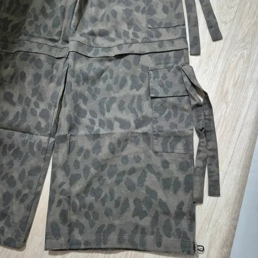 [BUNJANG] Manxiaobao Leopard Cargo Wide Pants / 카고 와이드 팬츠 레오파드