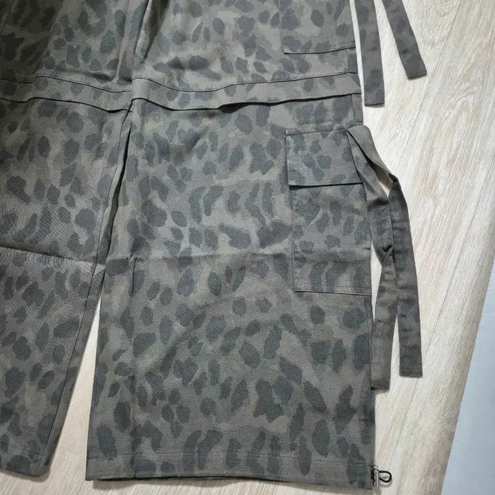 [BUNJANG] Manxiaobao Leopard Cargo Wide Pants / 카고 와이드 팬츠 레오파드