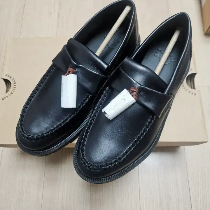 [BUNJANG] Dr. Martens Adrian Navy/Brown Tassel Loafers / 새상품 닥터마틴 아드리안 (네이비/브라운테슬)