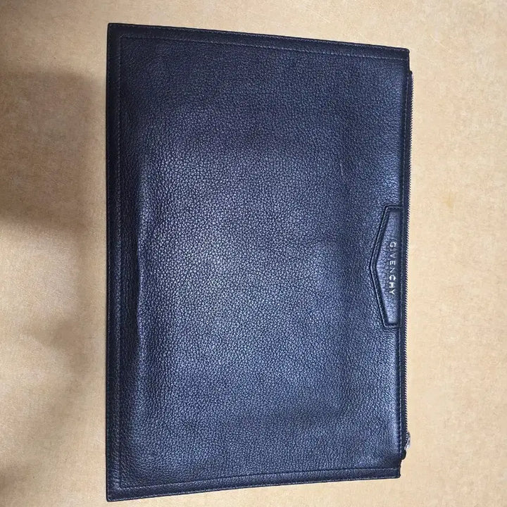 [SOLD OUT] 지방시 안티고나 고트스킨 클러치 판매합니다.