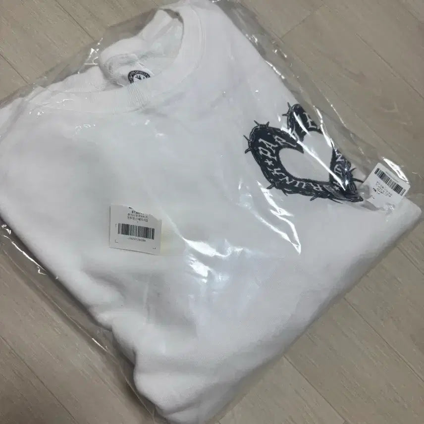[BUNJANG] Punchdrunkpartyz Sweat Heart Sweatshirt / [1] 펀치드렁크파티즈 스웻 하트 맨투맨 펀드파