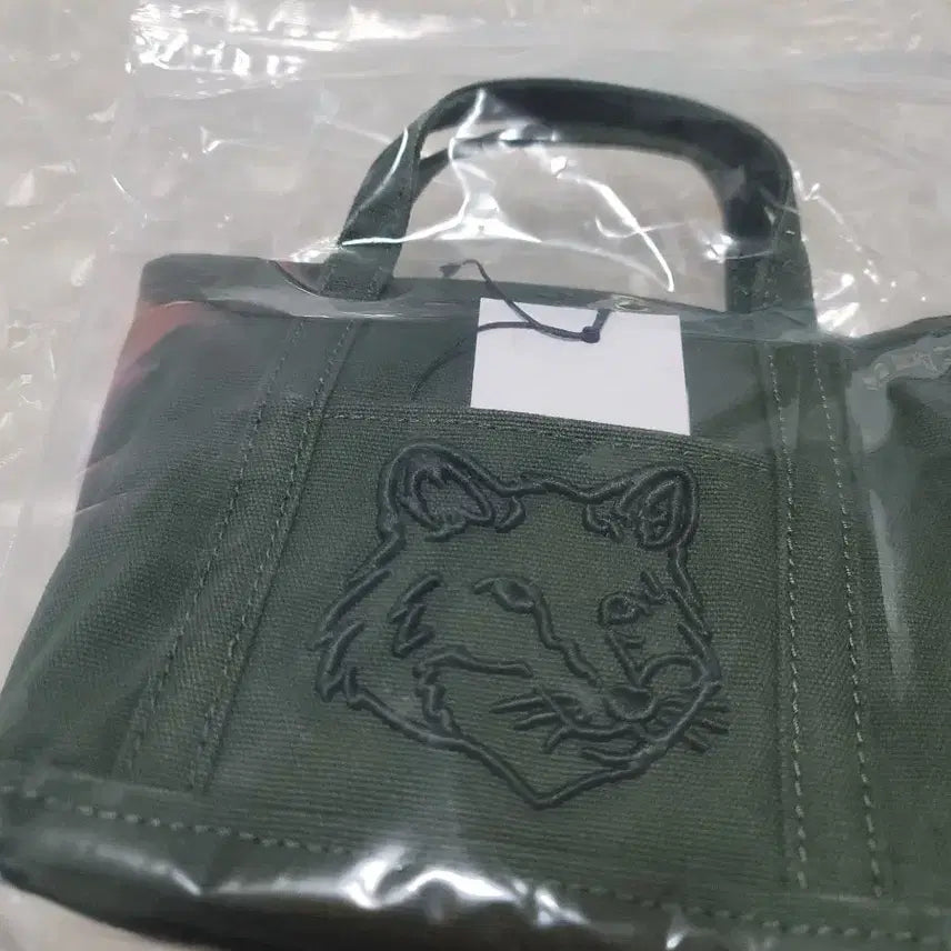 [SOLD OUT] 새상품) 메종키츠네 폭스 자수 토트백 카키