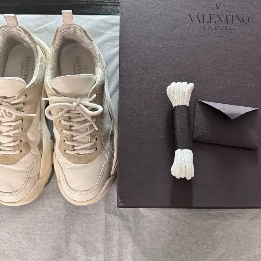 [BUNJANG] Valentino Garavani Vltn Tag Sneakers / 발렌티노 검보이 스니커즈 41사이즈 판매합니다.