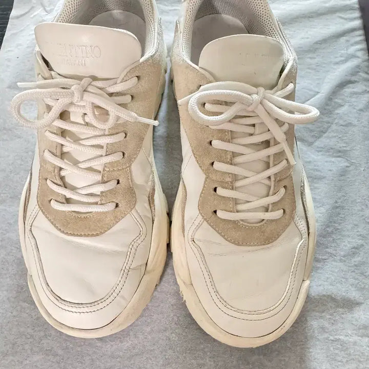 [BUNJANG] Valentino Garavani Vltn Tag Sneakers / 발렌티노 검보이 스니커즈 41사이즈 판매합니다.