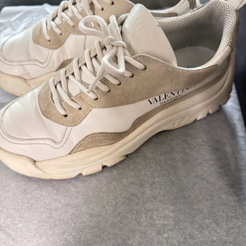 [BUNJANG] Valentino Garavani Vltn Tag Sneakers / 발렌티노 검보이 스니커즈 41사이즈 판매합니다.